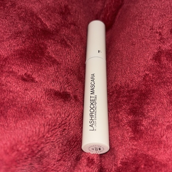 Lash rocket Mascara with Peptides - Black - Picture 9 of 10